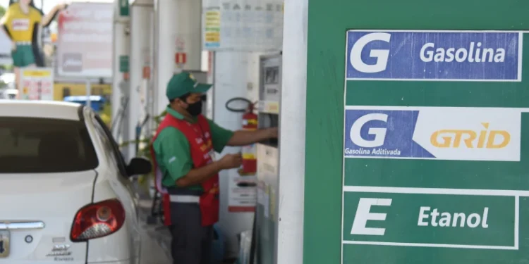 Petrobras reduz preço do diesel a partir desta terça (1º)