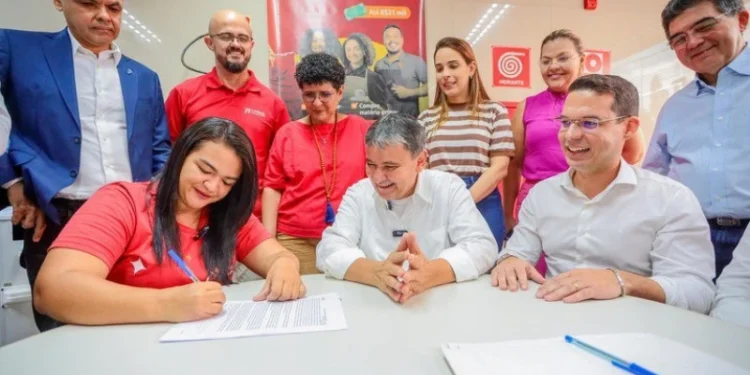 Programa Acredita no Primeiro Passo já beneficiou mais de 60 mil pessoas com crédito facilitado; conheça