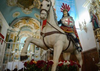 Dia de São Jorge: conheça a história do santo, tradições e orações