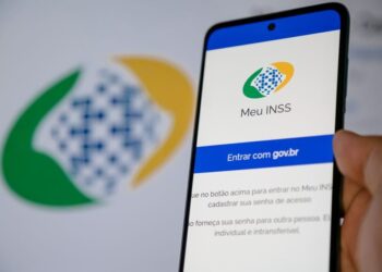 INSS paga primeira parcela do 13º e benefícios de abril a partir de quinta (24)