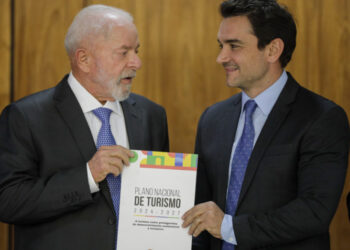 146 deputados de partidos da Esplanada assinam urgência da anistia