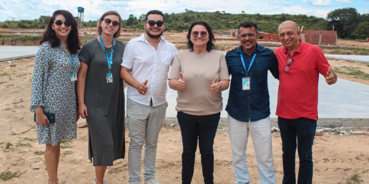 Prefeita Jôve Oliveira visita obras do Residencial Campo Belo III