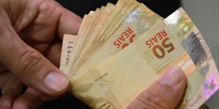 Governo apresenta PLDO de 2026, prevendo salário mínimo de R$ 1.627 a partir de janeiro de 2026