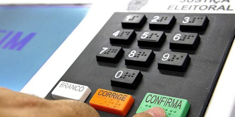 CCJ do Senado aprova texto-base de PEC do fim da reeleição para presidente, governadores e prefeitos