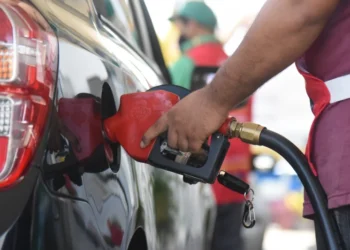 Petrobras reduz preço do diesel a partir desta terça-feira (6)