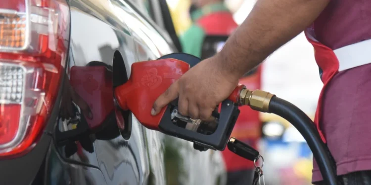 Petrobras reduz preço do diesel a partir desta terça-feira (6)