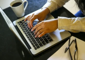 MEC proíbe EAD em Direito, Medicina e mais 3 cursos; veja novas regras