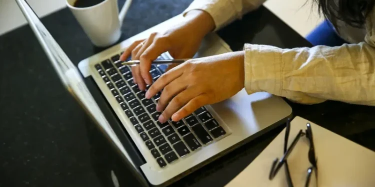 MEC proíbe EAD em Direito, Medicina e mais 3 cursos; veja novas regras