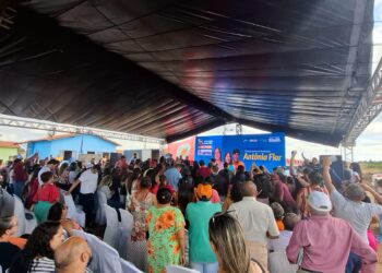 Piripiri celebra entrega das primeiras casas do Residencial Antônia Flor