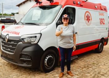 Prefeita Jôve Oliveira entrega duas novas ambulâncias de suporte avançado para o SAMU