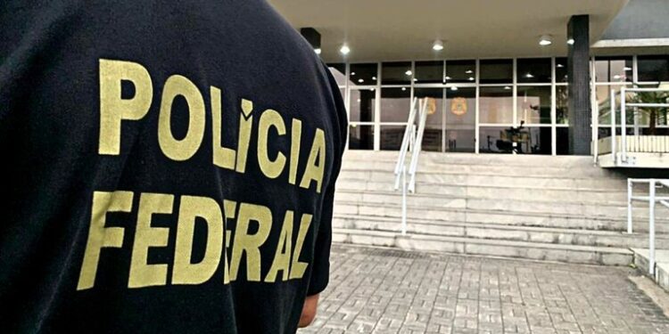 Polícia Federal desarticula esquema de diplomas falsos e prende suspeito no Piauí