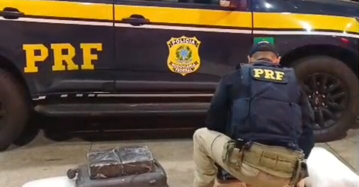 PRF APREENDE 24,3 KG DE MACONHA EM ÔNIBUS INTERESTADUAL NA BR-343 EM PIRIPIRI/PI