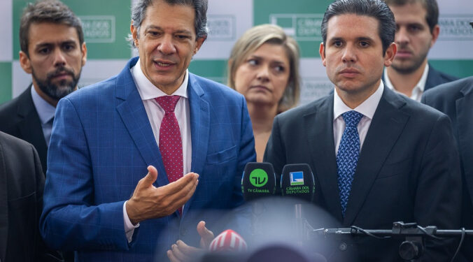 Haddad, Motta e Alcolumbre se reúnem após crise entre Poderes