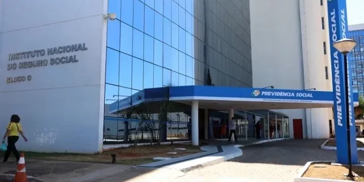Aposentados têm até 14 de novembro para aderir ao plano de devolução do INSS