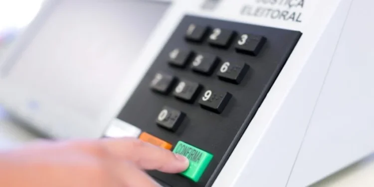 Castro barra inclusão de voto impresso em projeto do Código Eleitoral