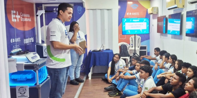 Parnaíba recebe mutirão de serviços da Equatorial Piauí com troca de lâmpadas gratuitamente