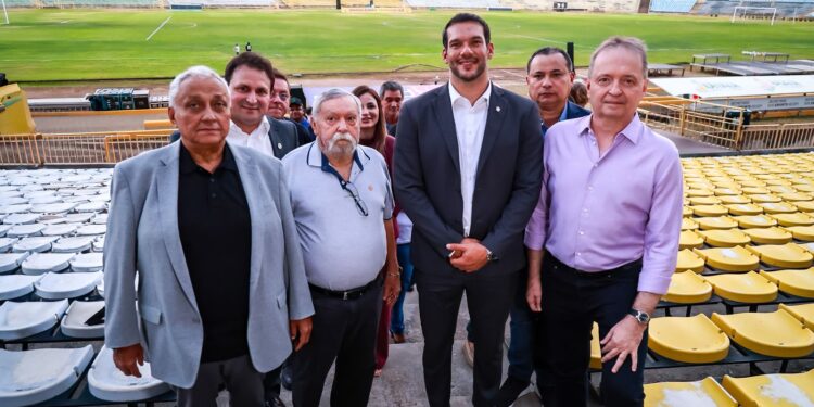 Presidente da CBF visita Albertão em Teresina e projeta investimentos no estádio