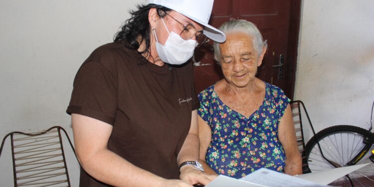 Prefeitura de Piripiri continua entrega de registros de imóveis gratuitos no bairro Prado