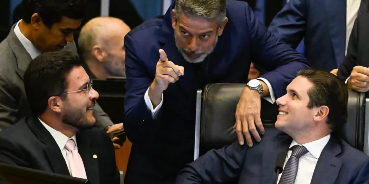 Câmara aprova isenção do Imposto de Renda para quem ganha até R$ 5 mil