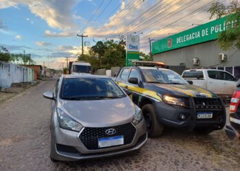 PRF recupera veículo clonado durante fiscalização em Piripiri