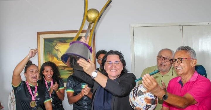 FUTEBOL FEMININO: AS CAMPEÃES DO PIAUÍ 2025,SÃO RECEBIDAS PELA PREFEITA JÔVE