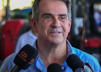 Ciro Nogueira entrega máquinas e equipamentos e beneficia população de 21 municípios