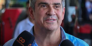 Ciro Nogueira entrega máquinas e equipamentos e beneficia população de 21 municípios