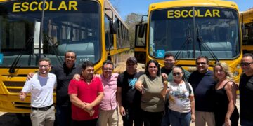 ÔNIBUS CLIMATIZADOS,NA REDE MUNICIPAL DE EDUCAÇÃO DE PIRIPIRI