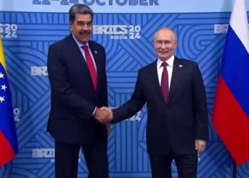 Maduro pede apoio militar a Rússia e China, após ameaças dos EUA.