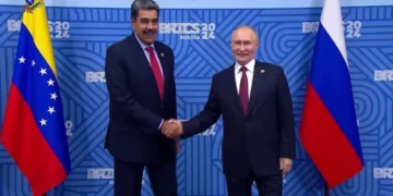 Maduro pede apoio militar a Rússia e China, após ameaças dos EUA.
