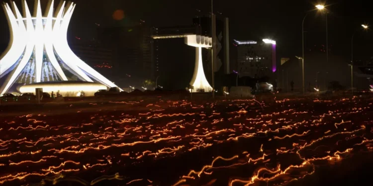 Último dia da festa da Padroeira reúne milhares de fiéis na Esplanada