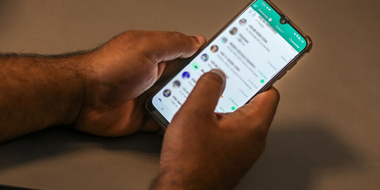 Vírus assume controle do WhatsApp Web para roubar senhas de bancos