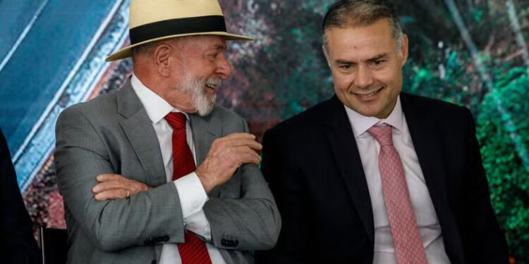 Lula dá aval para proposta que dá fim à obrigatoriedade de autoescola para tirar CNH