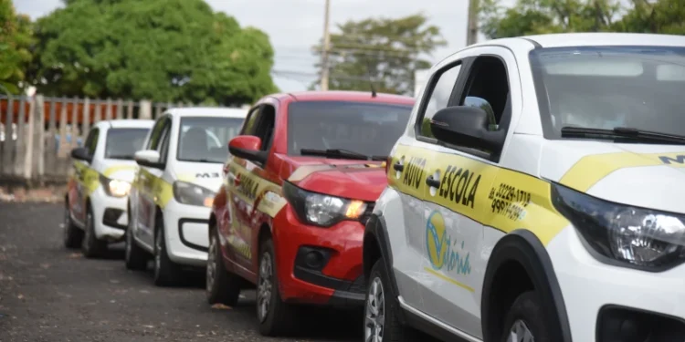 Autoescolas estimam redução de até 80% no custo das aulas práticas após mudança do Contran