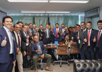 Ciro Nogueira recebe dezenas de prefeitos e reforça liderança nacional