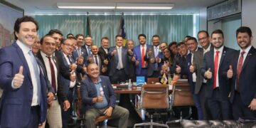 Ciro Nogueira recebe dezenas de prefeitos e reforça liderança nacional