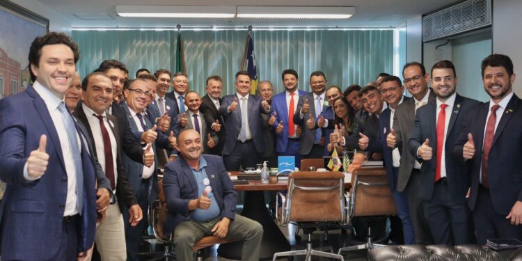 Ciro Nogueira recebe dezenas de prefeitos e reforça liderança nacional