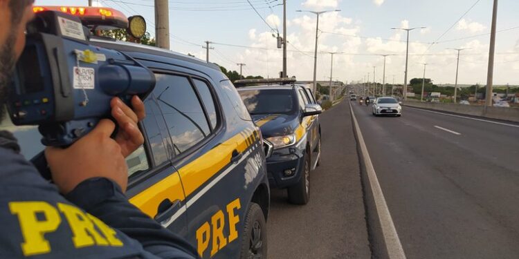 PRF inicia Operação Rodovida 2025/2026 com foco na segurança viária