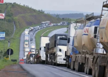 Greve dos caminhoneiros é protocolada e deve ter início nesta quinta-feira (4)
