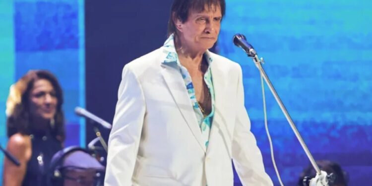 Roberto Carlos sofre acidente durante gravação de especial em Gramado