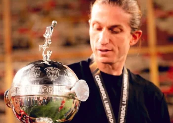 Flamengo renova com Filipe Luís até o fim de 2027; veja detalhes