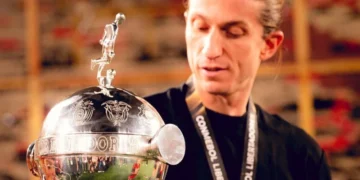 Flamengo renova com Filipe Luís até o fim de 2027; veja detalhes