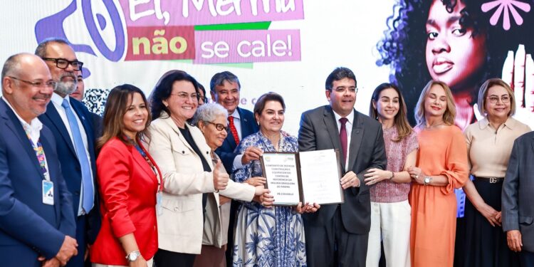 Ministra das Mulheres anuncia construção da Casa da Mulher Brasileira em Piripiri