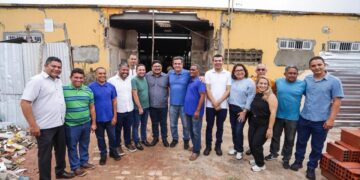 Em visita a Altos, Ciro Nogueira visita obra do Mercado Público, fruto de seu mandato