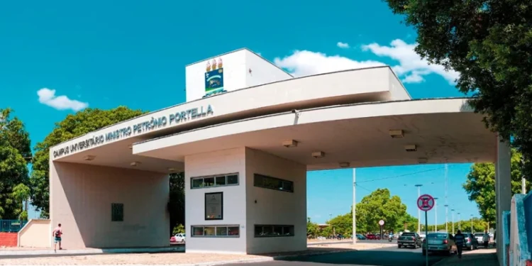 Congresso corta quase R$ 500 milhões das universidades federais em 2026