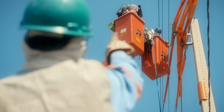 Equatorial Piauí investe mais de R$ 1 milhão em melhorias na rede elétrica de Novo Oriente