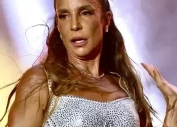 Ivete Sangalo é denunciada ao Ministério Público por dançar música com criança