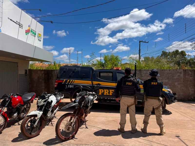 PRF recupera três motocicletas adulteradas e com registros de roubo durante fiscalização na BR-222 em Batalha (PI)