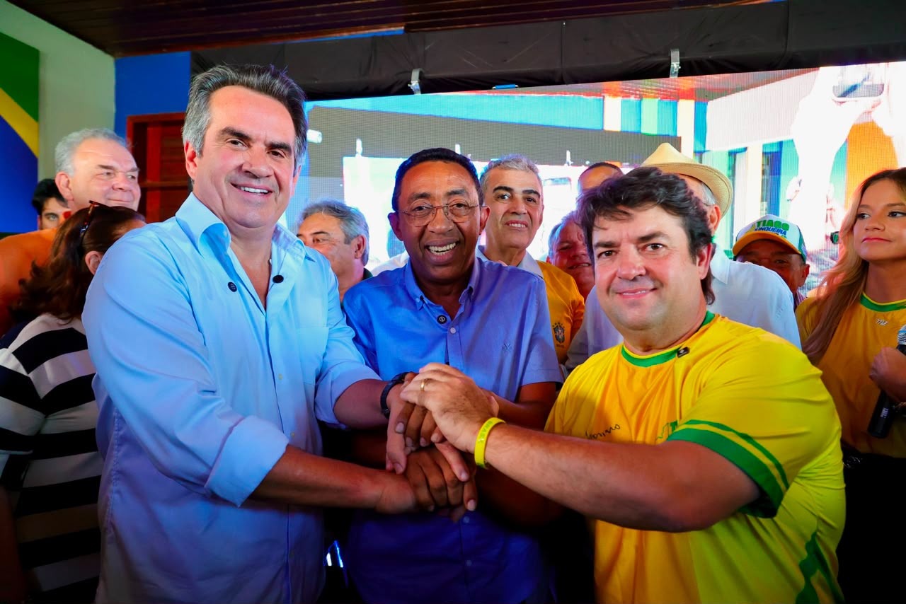 “O sentimento de oposição está em torno do nome de Joel”, diz Ciro ao lado de Tiago Junqueira