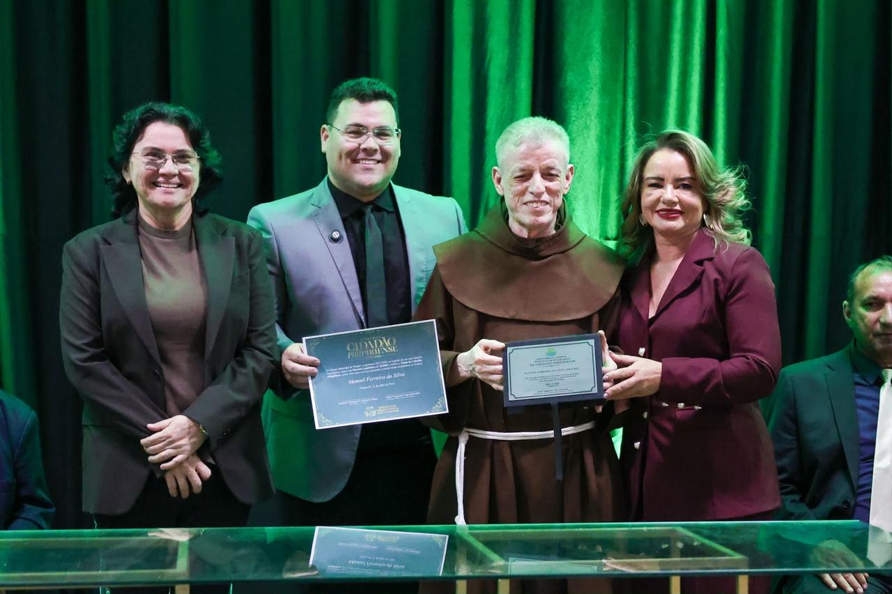 Prefeita Jôve Oliveira participa da entrega de Títulos de Cidadania Piripiriense